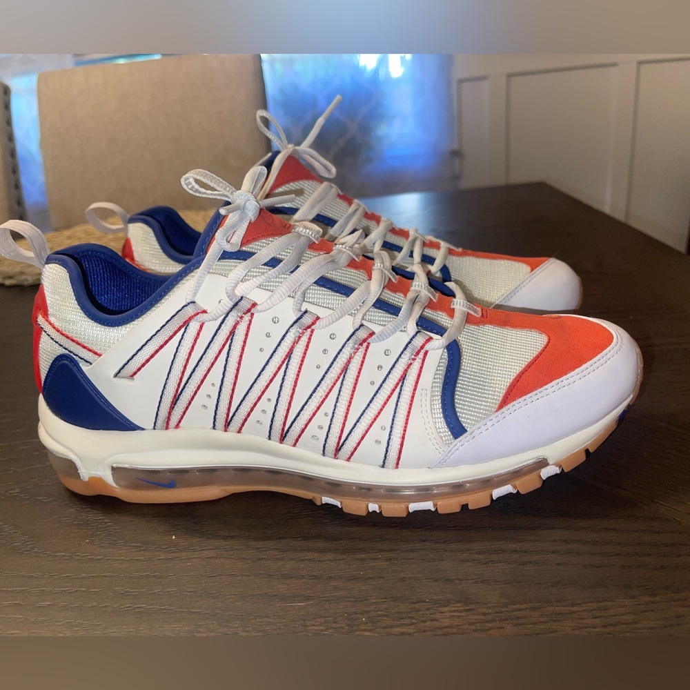 NIKE - Picture 2 of 8